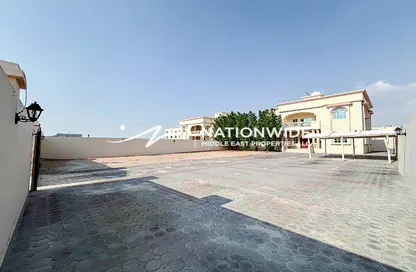 Villa - 6 Bedrooms - 5 Bathrooms for rent in Shakhbout City - Abu Dhabi