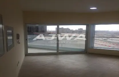 Empty Room image for: Apartment - 3 Bedrooms - 2 Bathrooms for rent in New Dubai Gate 2 - Lake Elucio - Jumeirah Lake Towers - Dubai, Image 1