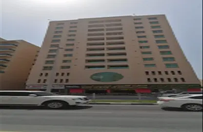 Apartment - 2 Bedrooms - 2 Bathrooms for rent in Al Qulaya'ah - Al Sharq - Sharjah