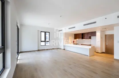 Empty Room image for: Apartment - 3 Bedrooms - 3 Bathrooms for sale in La Voile - La Mer - Jumeirah - Dubai, Image 1