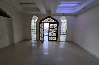 شقة - 4 غرف نوم - 3 حمامات للايجار في السروج - العين