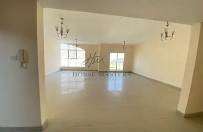 شقة - 3 غرف نوم - 4 حمامات للايجار في فندق و سكن ترحاب - شارع التعاون - التعاون - الشارقة