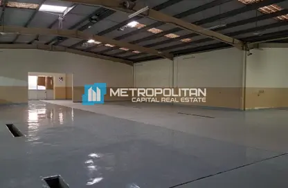 Warehouse - Studio for rent in M-17 - Mussafah Industrial Area - Mussafah - Abu Dhabi