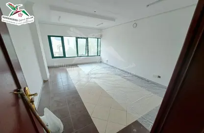 صورة لـ غرفة فارغة مكتب - استوديو - 2 حمامات للايجار في حي المربع - المقاطعة المركزية - العين ، صورة رقم 1