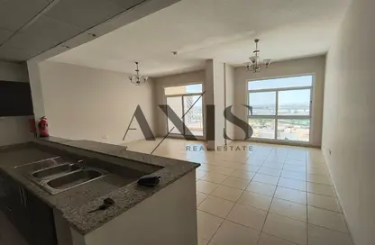 Apartment - 2 Bedrooms - 3 Bathrooms for sale in Mazaya 9 - Queue Point - Dubai Land - Dubai