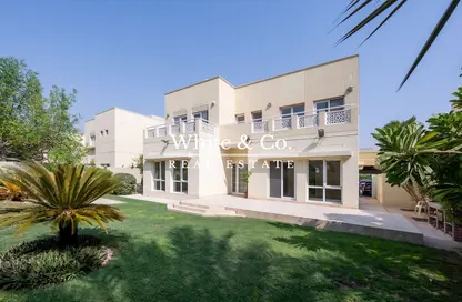 Villa - 4 Bedrooms - 5 Bathrooms for rent in Meadows 8 - Meadows - Dubai