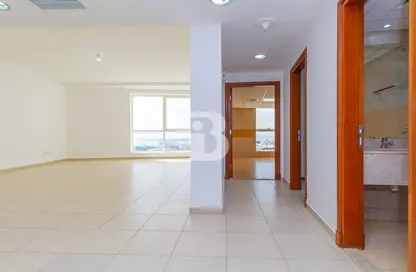 Empty Room image for: Apartment - 2 Bedrooms - 3 Bathrooms for rent in Khalidiya Tower B - Khalidiya Twin Towers - Al Khalidiya - Abu Dhabi, Image 1