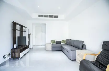 Villa - 2 Bedrooms - 2 Bathrooms for rent in Springs 14 - The Springs - Dubai