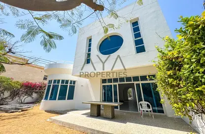 Villa - 5 Bedrooms - 6 Bathrooms for rent in Jumeirah 1 - Jumeirah - Dubai