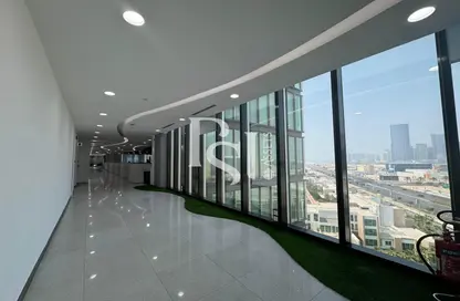 Full Floor - Studio - 1 Bathroom for rent in Tamouh Tower - Marina Square - Al Reem Island - Abu Dhabi