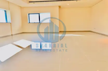 Empty Room image for: Apartment - 3 Bedrooms - 5 Bathrooms for rent in Silver Wave Tower - Al Mina - Abu Dhabi, Image 1