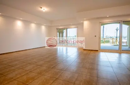 Empty Room image for: Townhouse - 2 Bedrooms - 3 Bathrooms for rent in Marina Residences 5 - Marina Residences - Palm Jumeirah - Dubai, Image 1