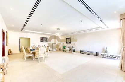 صورة لـ غرفة المعيشة / غرفة الطعام شقة - 4 غرف نوم - 6 حمامات للايجار في مساكن النخبة - دبي مارينا - دبي ، صورة رقم 1