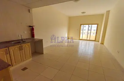 Empty Room image for: Apartment - 1 Bathroom for sale in Yasmin Village - Ras Al Khaimah, Image 1