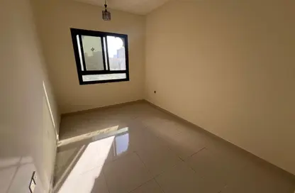 شقة - غرفة نوم - 2 حمامات للايجار في مساكن كورنيش عجمان - طريق كورنيش عجمان - عجمان