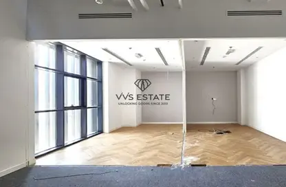 Office Space - Studio - 1 Bathroom for sale in SOL Bay - Business Bay - Dubai