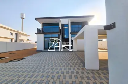 Villa - 5 Bedrooms - 6 Bathrooms for sale in Marfaa Al Jubail - Al Jubail Island - Abu Dhabi