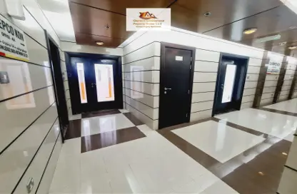 صورة لـ استقبال / بهو مكتب - استوديو - 4 حمامات للايجار في برج عويضة - شارع المطار - أبوظبي ، صورة رقم 1