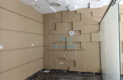 متجر - استوديو - 1 حمام للايجار في بي 20 - طراز فرنسي - المدينة الدولية - دبي