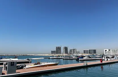 شقة - 2 غرف نوم - 3 حمامات للايجار في 15B البحيرة - لاجون - ميناء العرب - راس الخيمة - رأس الخيمة