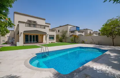 Villa - 4 Bedrooms - 3 Bathrooms for rent in Regional - Jumeirah Park - Dubai