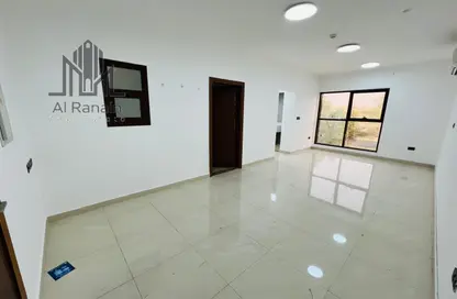 شقة - غرفة نوم - 2 حمامات للايجار في حي القلعة - الجهلي - العين