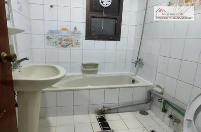 Bathroom image for: Apartment - 1 Bathroom for rent in Al Khalidiya - Abu Dhabi, Image 1