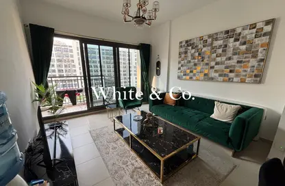 شقة - غرفة نوم - 1 حمام للايجار في شقق يونا - تاون سكوير - دبي