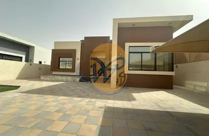 Villa - 3 Bedrooms - 5 Bathrooms for rent in Seih Al Ghubb - Ras Al Khaimah