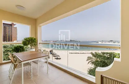 Apartment - 2 Bedrooms - 3 Bathrooms for sale in Al Msalli - Shoreline Apartments - Palm Jumeirah - Dubai