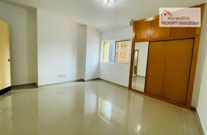 Empty Room image for: Apartment - 1 Bathroom for rent in Hamdan Street - Abu Dhabi, Image 1