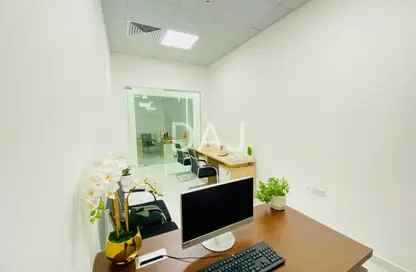 Office Space - Studio - 1 Bathroom for rent in Red Avenue - Al Garhoud - Dubai