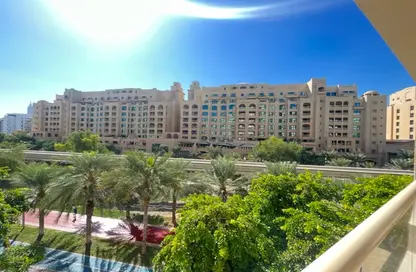 Apartment - 2 Bedrooms - 2 Bathrooms for rent in Al Anbara - Shoreline Apartments - Palm Jumeirah - Dubai