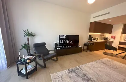 Living Room image for: Apartment - 1 Bedroom - 1 Bathroom for sale in La Rive - Building 3 - La Mer - Jumeirah - Dubai, Image 1