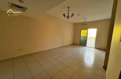 شقة - 2 غرف نوم - 3 حمامات للايجار في بوابة المدينة - المجاز 3 - المجاز - الشارقة