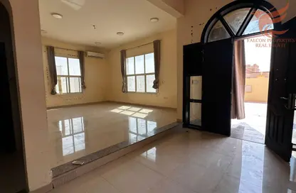 فيلا - 6 غرف نوم - 6 حمامات للايجار في الرفاع - رأس الخيمة