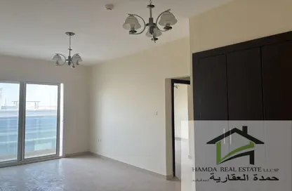 شقة - 2 غرف نوم - 2 حمامات للايجار في مجمع مويلح - تجارية مويلح - الشارقة