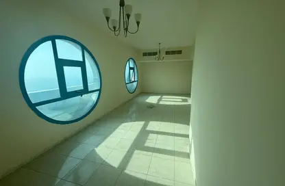 شقة - 2 غرف نوم - 2 حمامات للايجار في برج الكورنيش - طريق كورنيش عجمان - عجمان