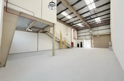 Brand New Heat Insulated with Office and Pantry