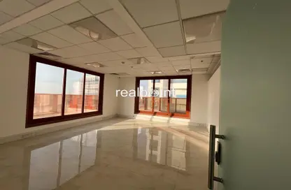 Empty Room image for: Full Floor - Studio - 4 Bathrooms for rent in Sheikh Zayed Road - Dubai, Image 1