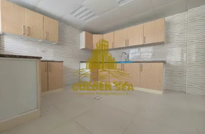 Villa - 3 Bedrooms - 4 Bathrooms for rent in Silver Wave Tower - Al Mina - Abu Dhabi
