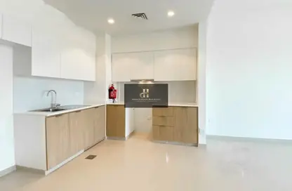 Kitchen image for: Apartment - 1 Bedroom - 1 Bathroom for sale in Golf Views - EMAAR South - Dubai South (Dubai World Central) - Dubai, Image 1