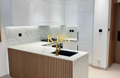 شقة - غرفة نوم - 2 حمامات للايجار في بن غاطي أزور - منطقة 16 - قرية جميرا الدائرية - دبي