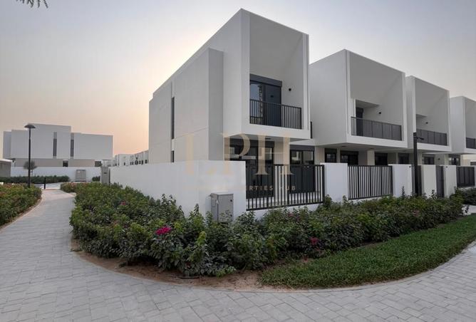 Modern Layout | Green Belt | Ready to Move In