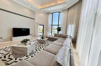 Living Room image for: Villa - 5 Bedrooms - 6 Bathrooms for rent in Frond C - Garden Homes - Palm Jebel Ali - Dubai, Image 1