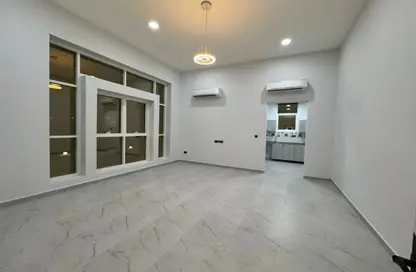 شقة - 1 حمام للايجار في مدينة الرياض - أبوظبي شقة - 1 حمام للايجار في مدينة الرياض - أبوظبي