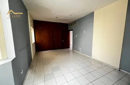 شقة - 2 غرف نوم - 2 حمامات للايجار في بناية المحطة - المحطة - القاسمية - الشارقة شقة - 2 غرف نوم - 2 حمامات للايجار في بناية المحطة - المحطة - القاسمية - الشارقة