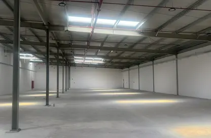 Warehouse - Studio - 1 Bathroom for rent in Umm Ramool - Dubai