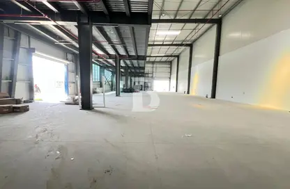 Warehouse - Studio for rent in Dubai Investment Park (DIP) - Dubai