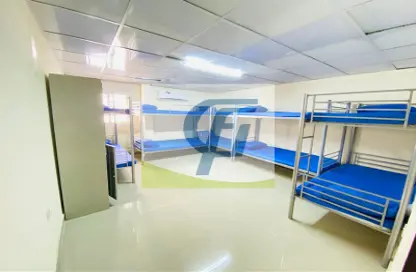 سكن عمال - استوديو - 8 حمامات للايجار في م -17 - مصفح الصناعية - مصفح - أبوظبي